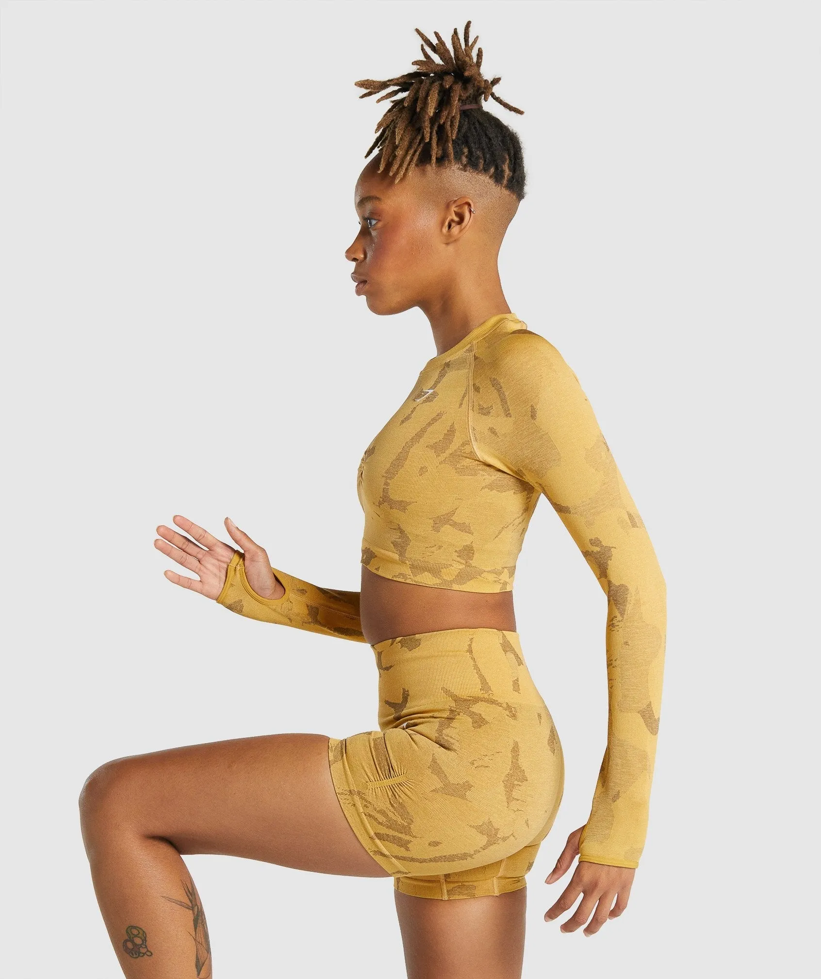 Gymshark Adapt Camo Seamless Long Sleeve Crop Top - Savanna | Yellow